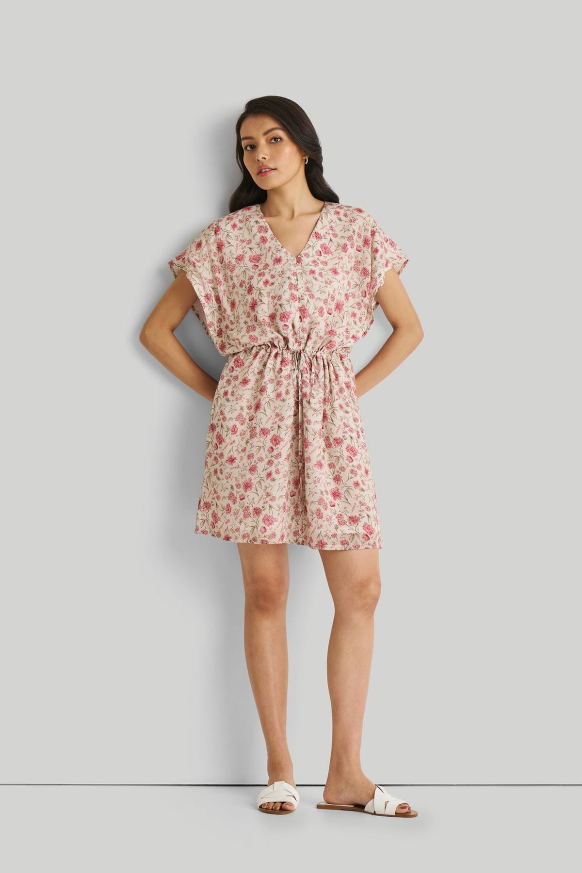 Entspanntes Blumenkleid mit Tunnelzug