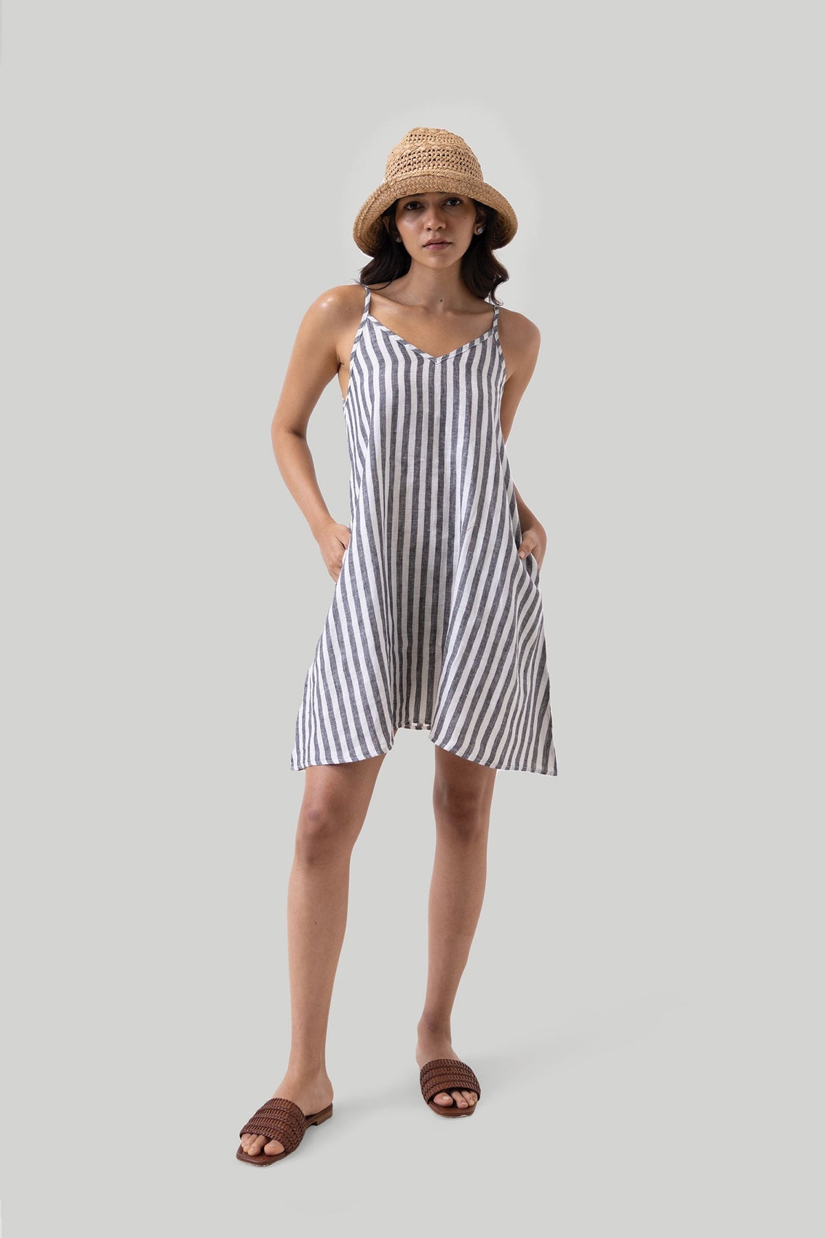 Kurzes Zeltkleid in Leinenstreifen