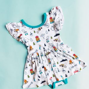 EXPLORE THE OUTDOORS DREAM cap Ärmel Body Kleid