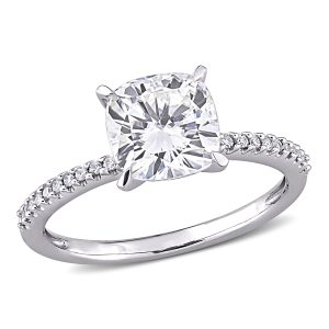 Mimi & Max 2ct DEW Cushion Created Moissanite and 1/10ct TW Diamond Engagement Ring aus 14k Weißgold