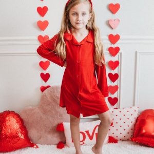 rote Rippe Mädchen Traumkleid