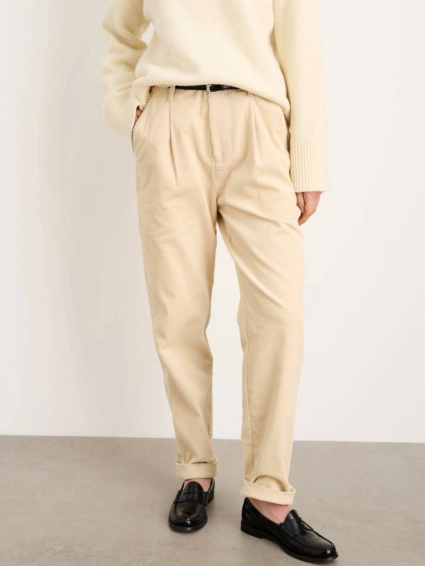 Damen Boy Hose im Corduroy in Mandelmilch