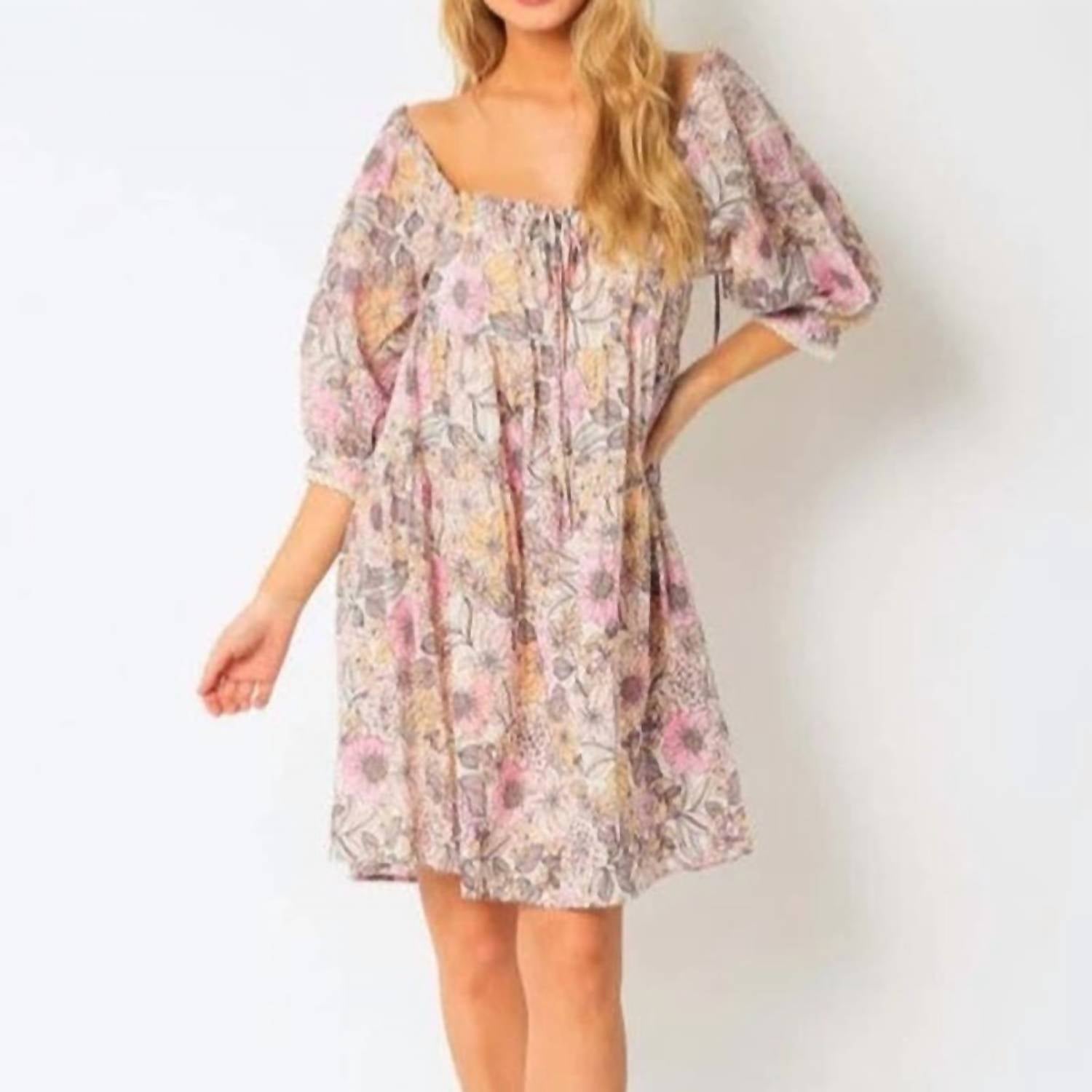 Tiered Mini Babydoll Kleid in rosa mit Blumenmuster