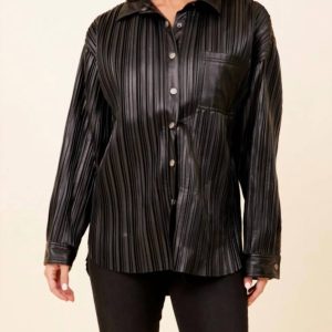 Pleated Kunstlederjacke in schwarz