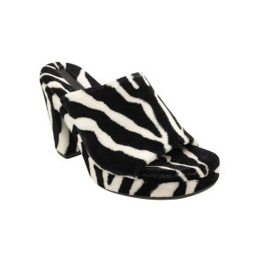 Schwarz-weiße Teppich-Zebra-Glanzsandalen