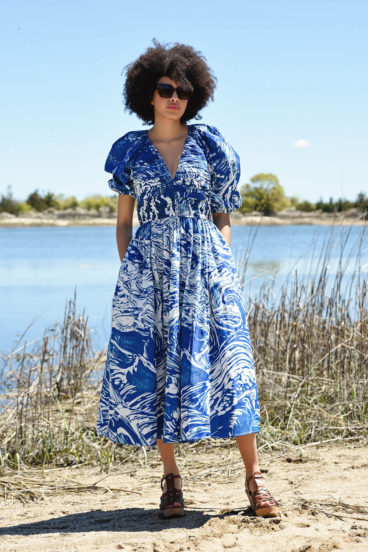 Blaues Printmaking Midikleid aus Taft
