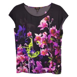 Escada Blumenmütze Ärmel aus schwarzer Seide 7748633460796