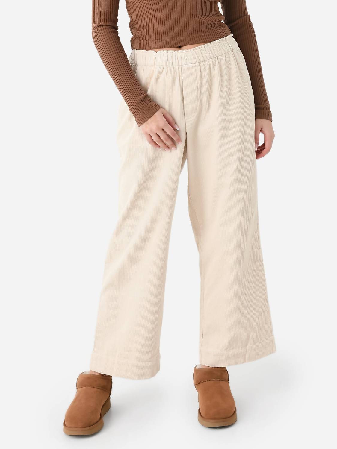 Leona Hose im Hafer