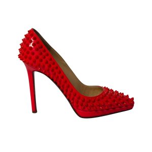 Christian Louboutin Pigalle Plato 120 Spiked Absatzschuhe aus schwarzem Lackleder