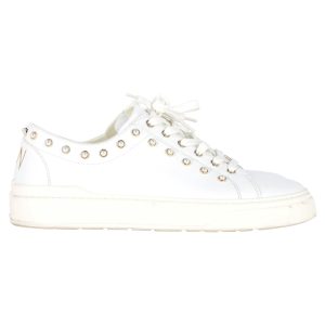 Stuart Weitzman Tillie Imitat Sneaker mit Perlenmuster aus weißem Leder