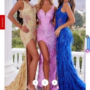 hohe Schlitz Federkleid in Gold