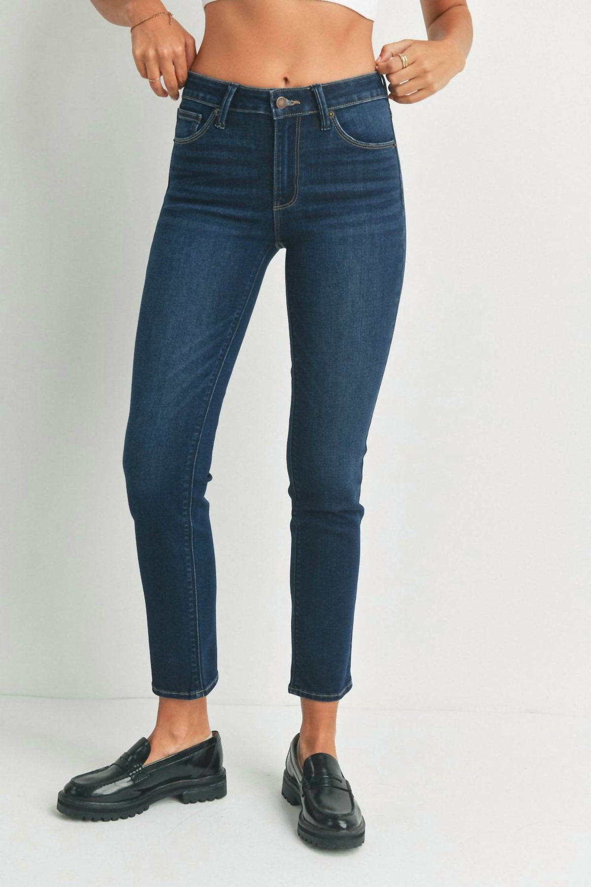 Corie mittlerer Bund Slim Jeans mit geradem Schnitt