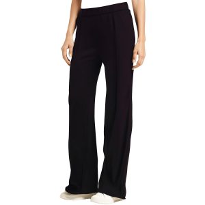 Weites Bein ziehen auf Sweatpants