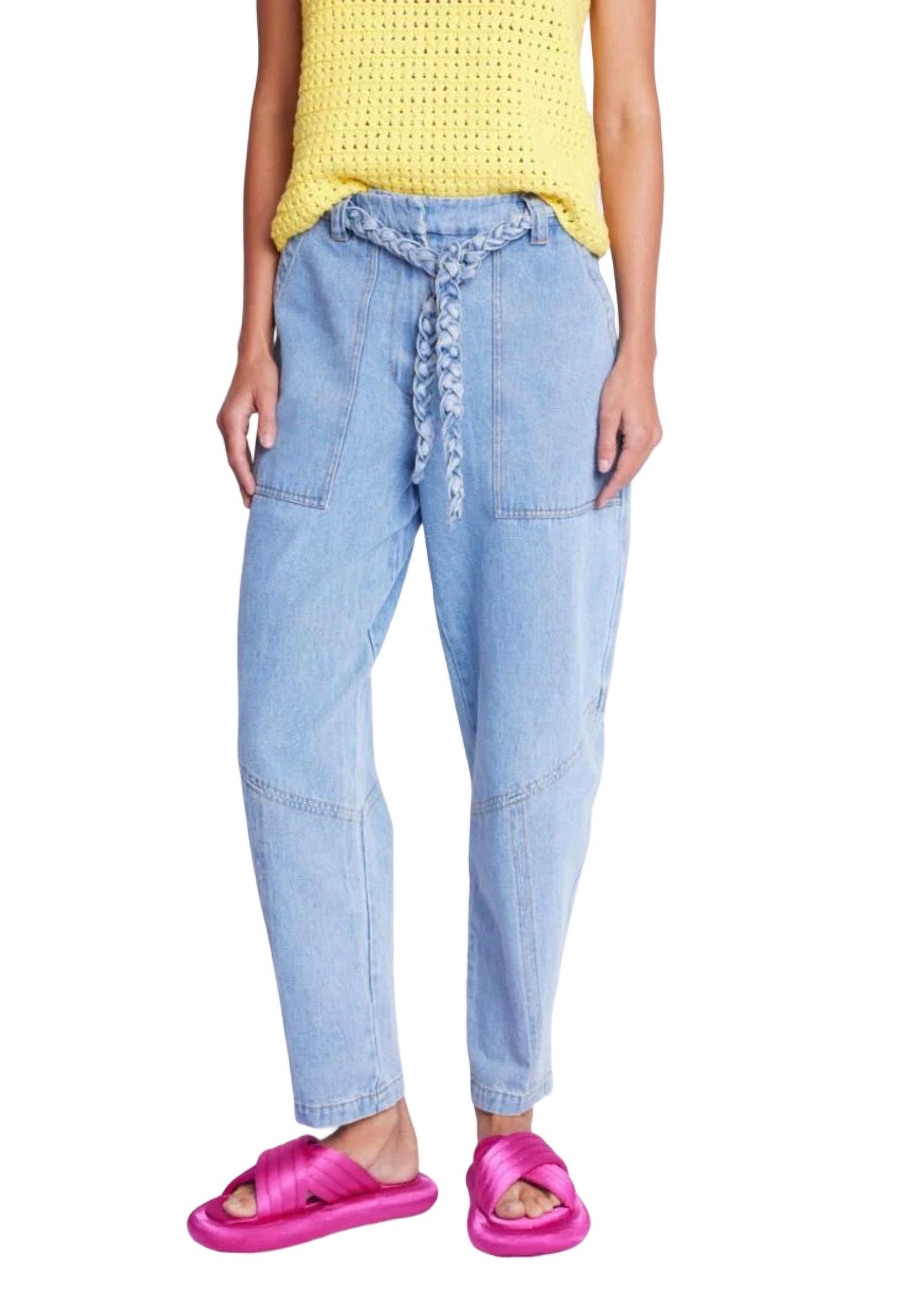 Balloon Cut Jeans mit Gürtel in Blau