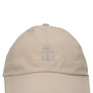 Beigefarbener Herrenhut mit aufgesticktem Brunello Cucinelli-Logo und rotem Besatz