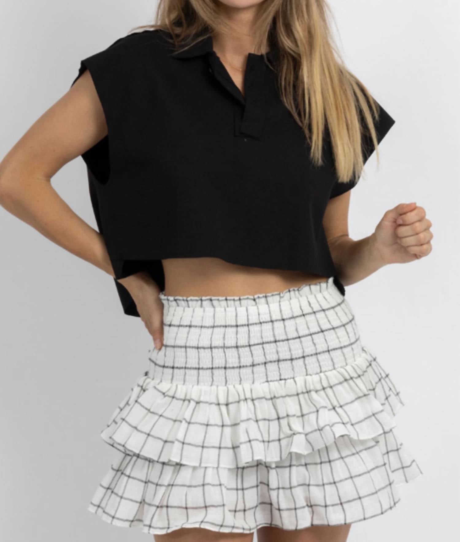 Logan Knopf Kragen Top in schwarz