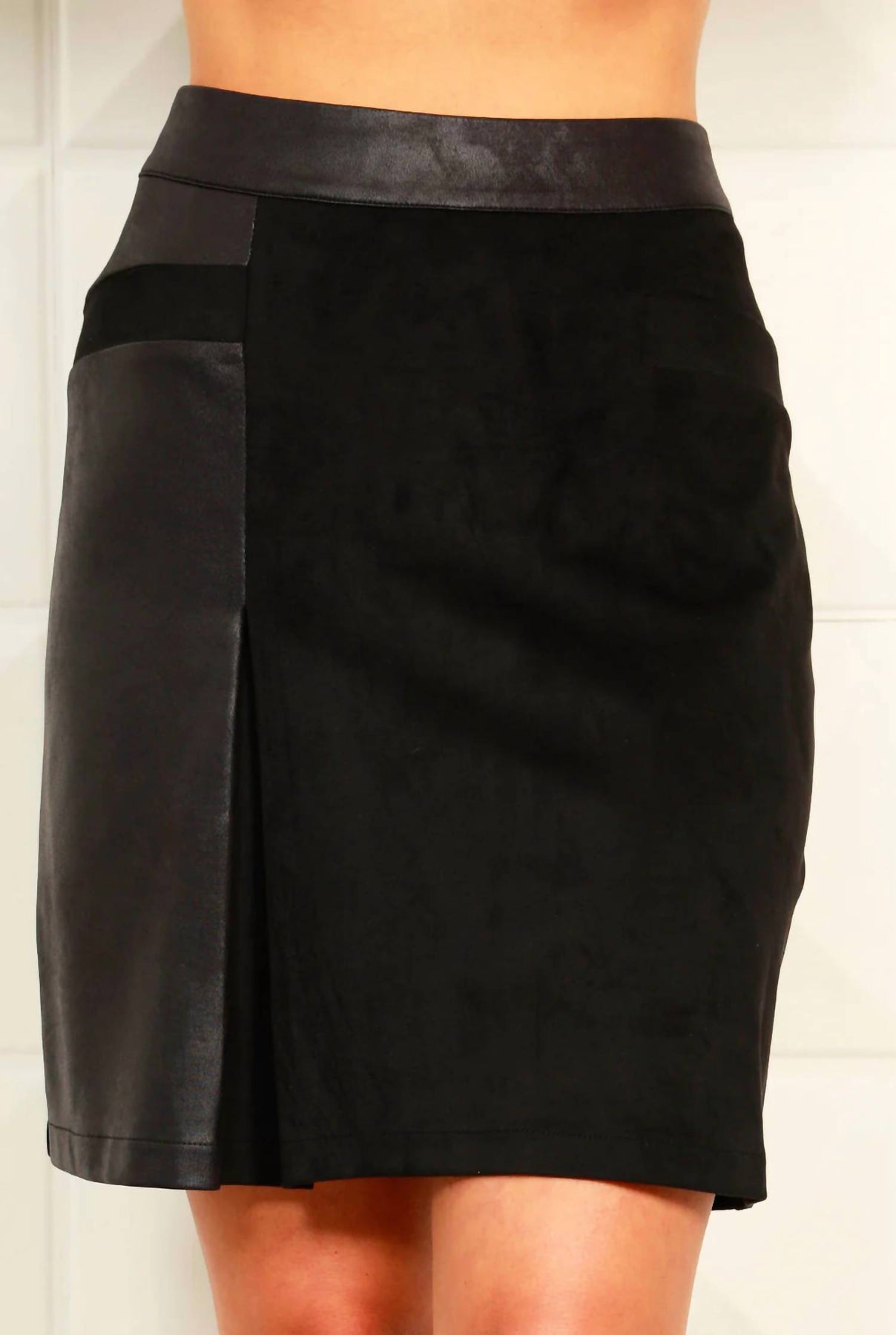 Veganer Rock aus Wildlederimitat/Leder in Schwarz