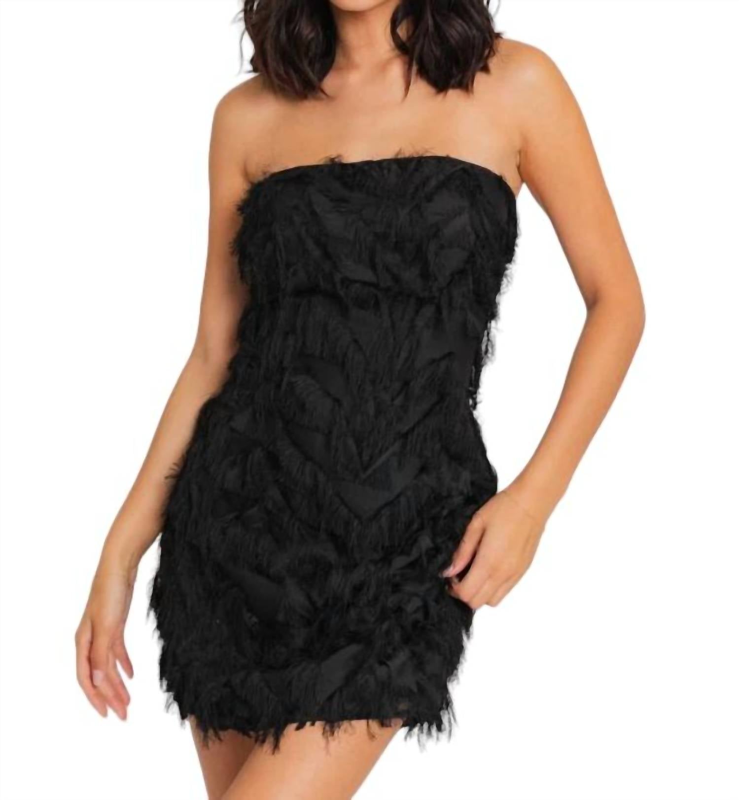 Auf zum nächsten Minikleid in Schwarz