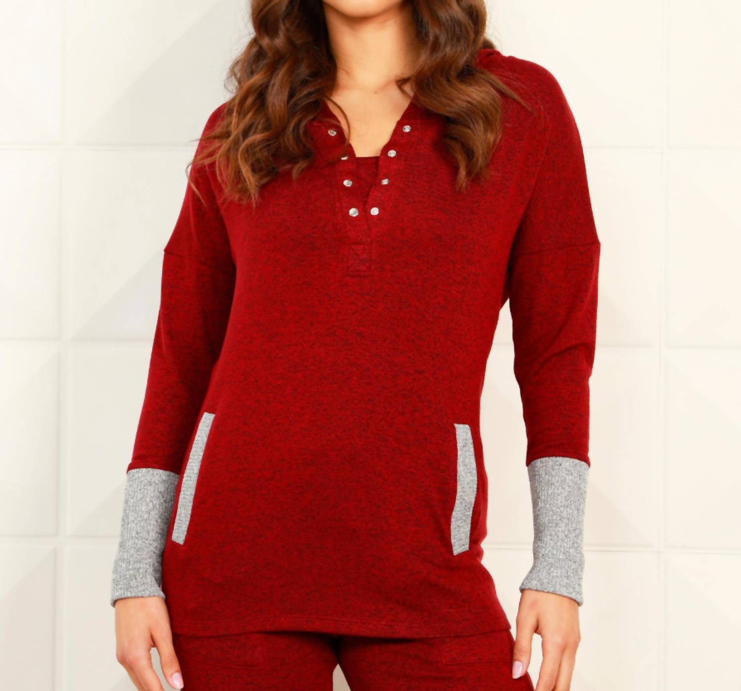 Knopf gerippt Kapuzenpullover mit Tasche in Wein/Zinn