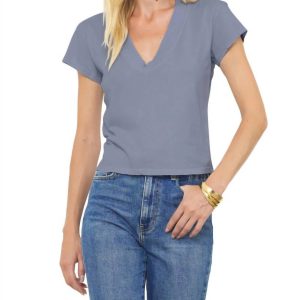 Deep V-Ausschnitt Tee in kühlem Grau