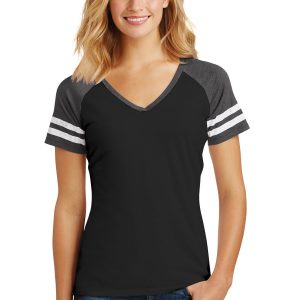 District Damen-Game-T-Shirt mit V-Ausschnitt. DM476