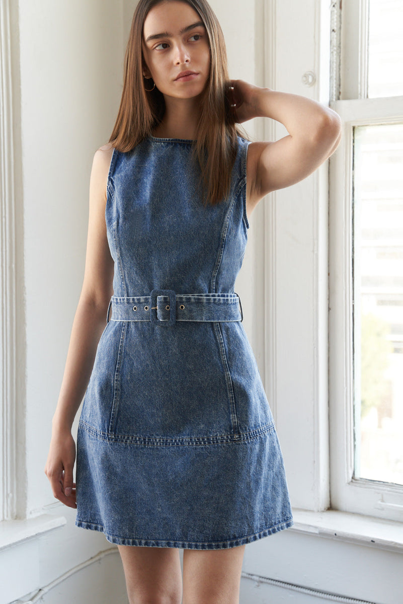 EIN NEUES LEAF MINI Kleid DRINGEN