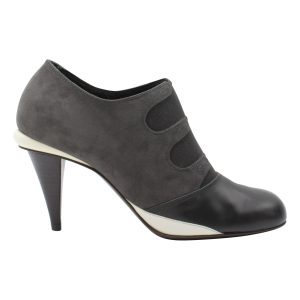 Fendi Gartered Stiefeletten in grauem Wildleder 7748743823420