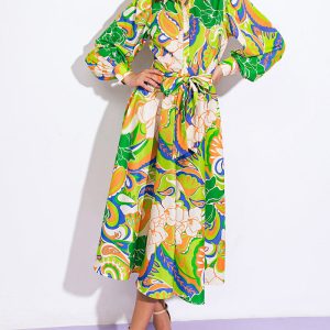 Wünschbarer Stil mit MIDI-KLEID