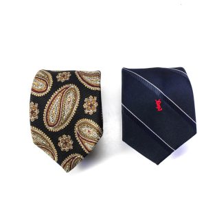Yves Saint Laurent Klassische Herren Dunkelblau Stripe Neck Tie One