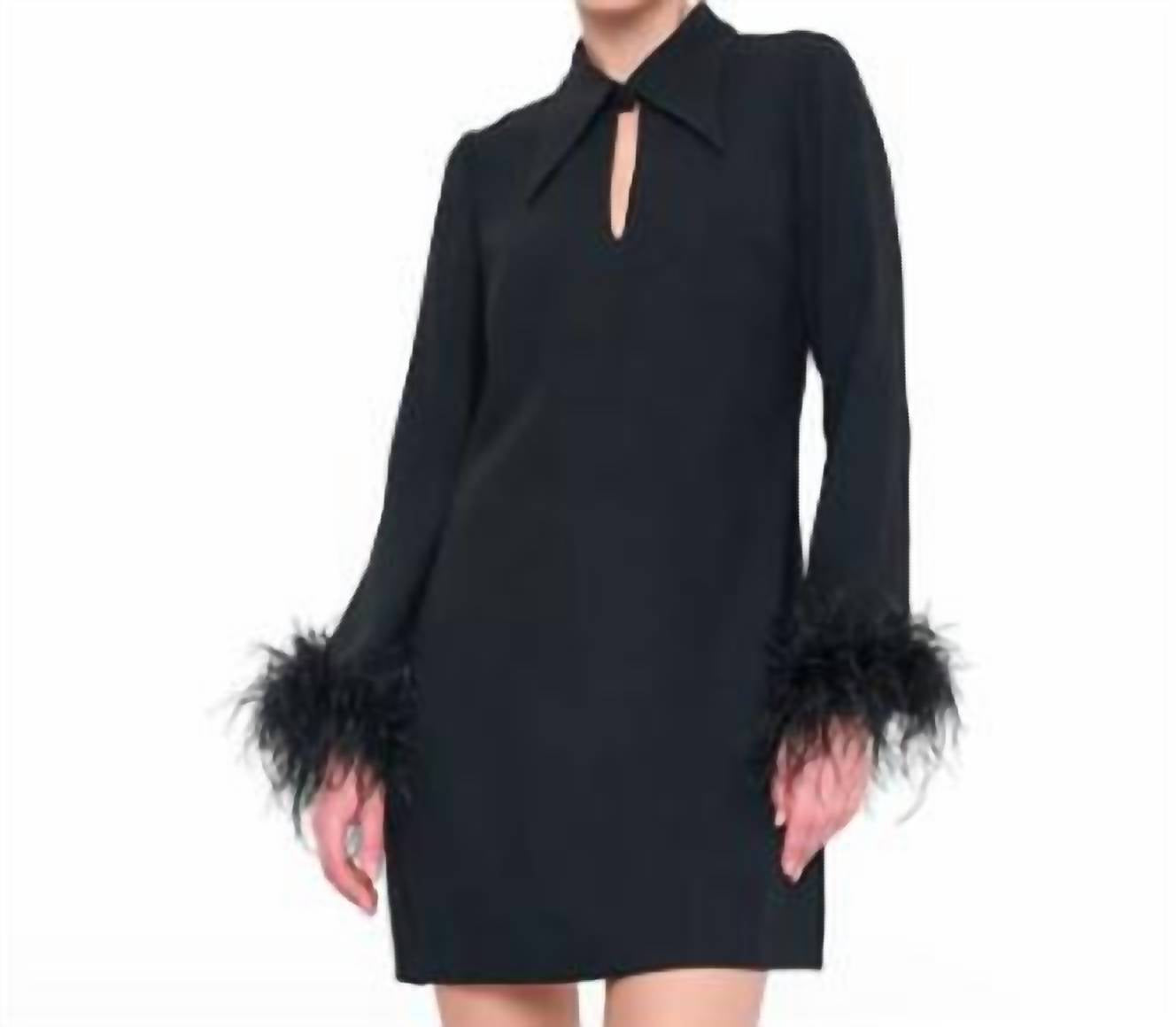 Graues Kleid in Schwarz