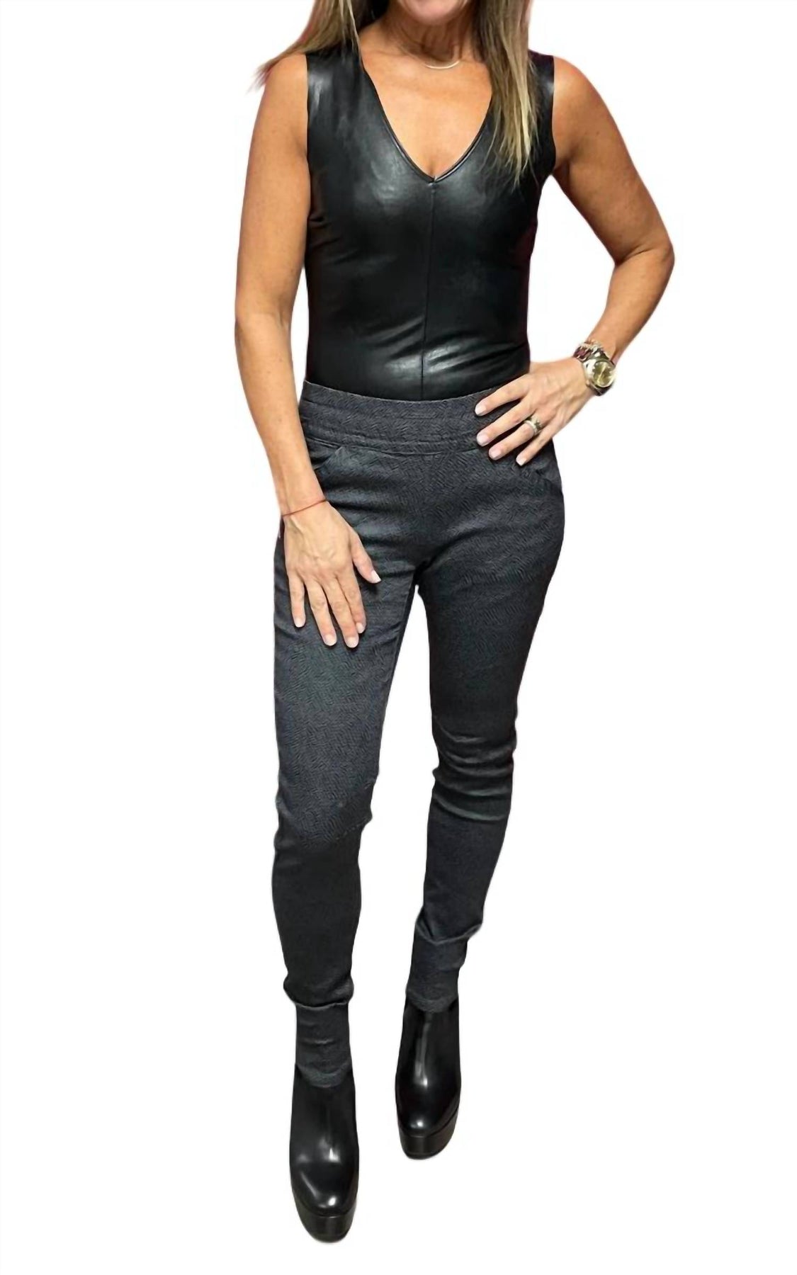 Imitat Skin Joggerhose mit flacher Vorderseite in Anthrazit