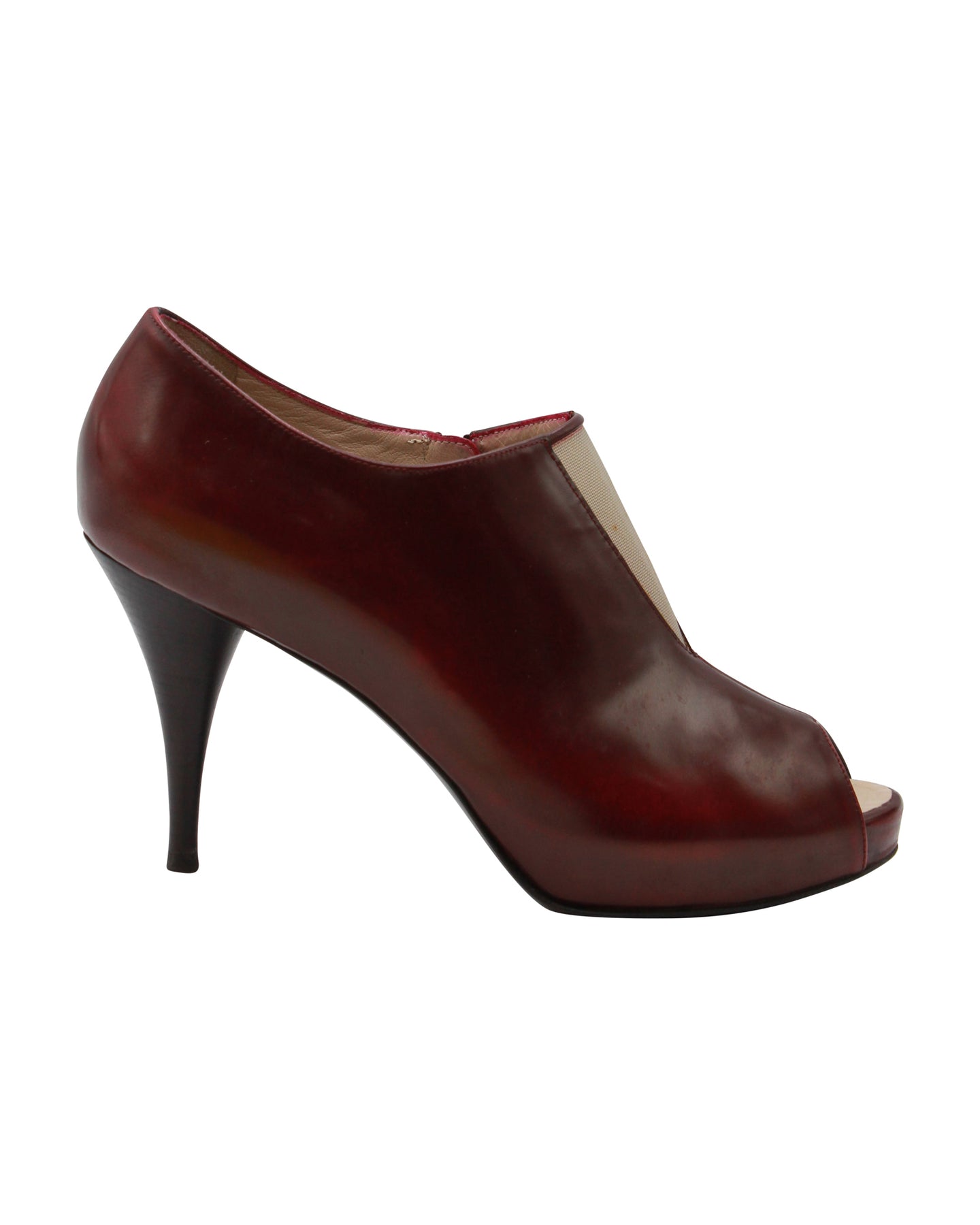 Fendi Ausgeschnittene Peep-Toe Stiefeletten aus Leder in Burgund