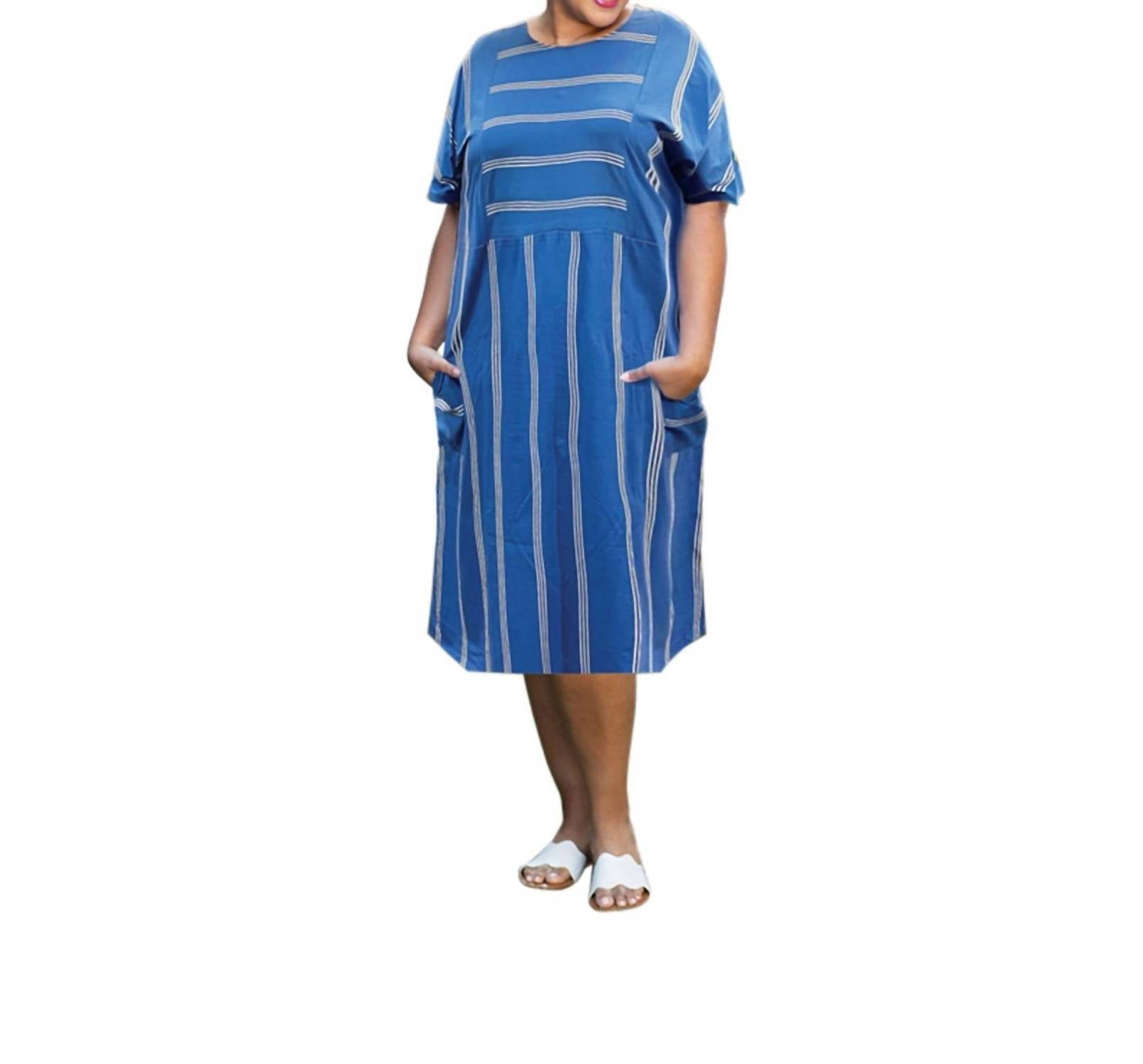 Bedrucktes Kurzarm-Doppel-Taschen-Jaclyn-Kleid – Übergröße in Blau Streifen