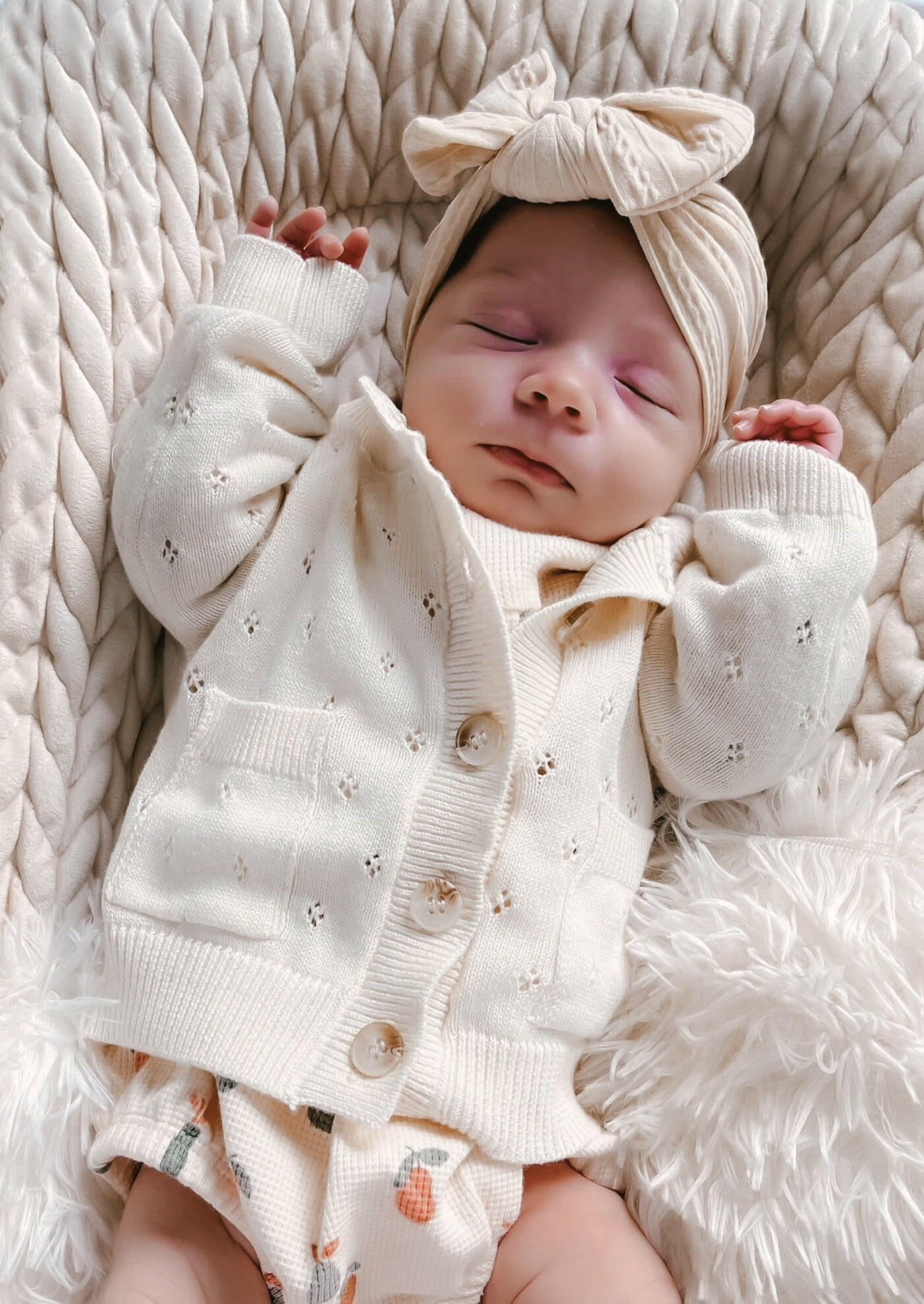 Luna + Luca Pointelle Strickjacke – Schwarz