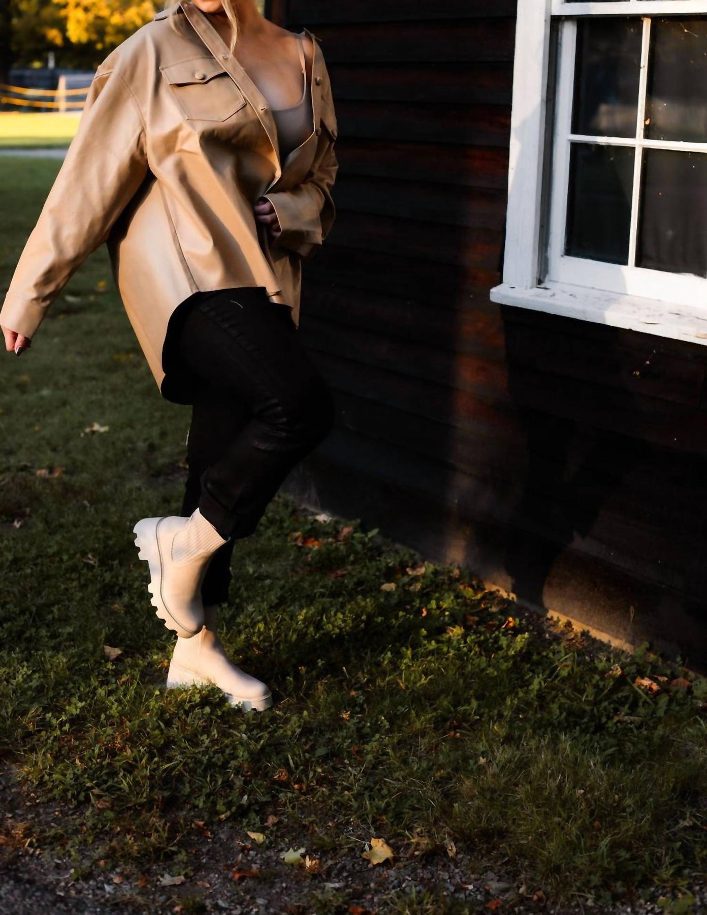Ahorn Leder Shacket In Beige