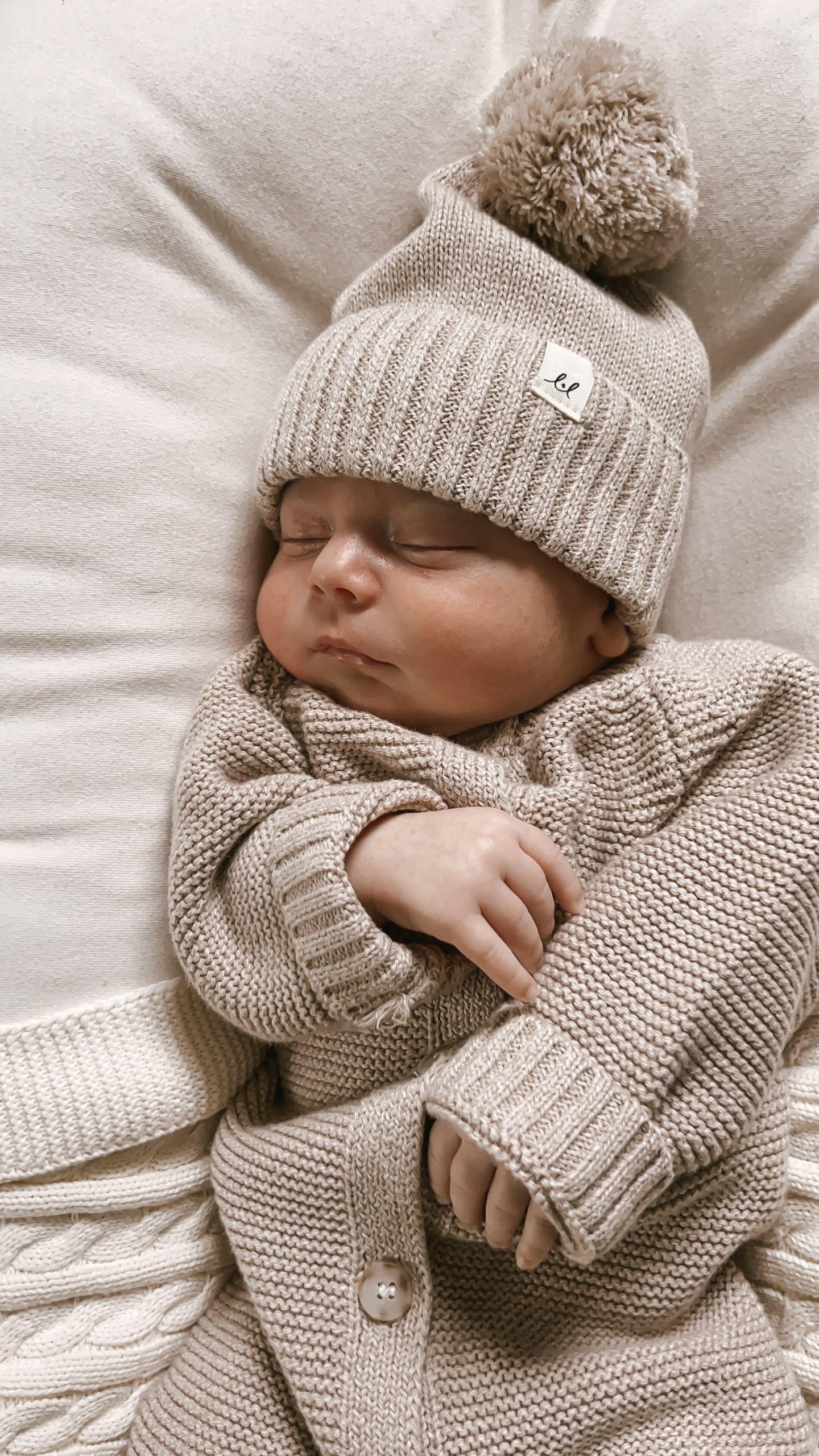 Luna + Luca Klassischer Pullover aus Purl Strick – Heather Beige