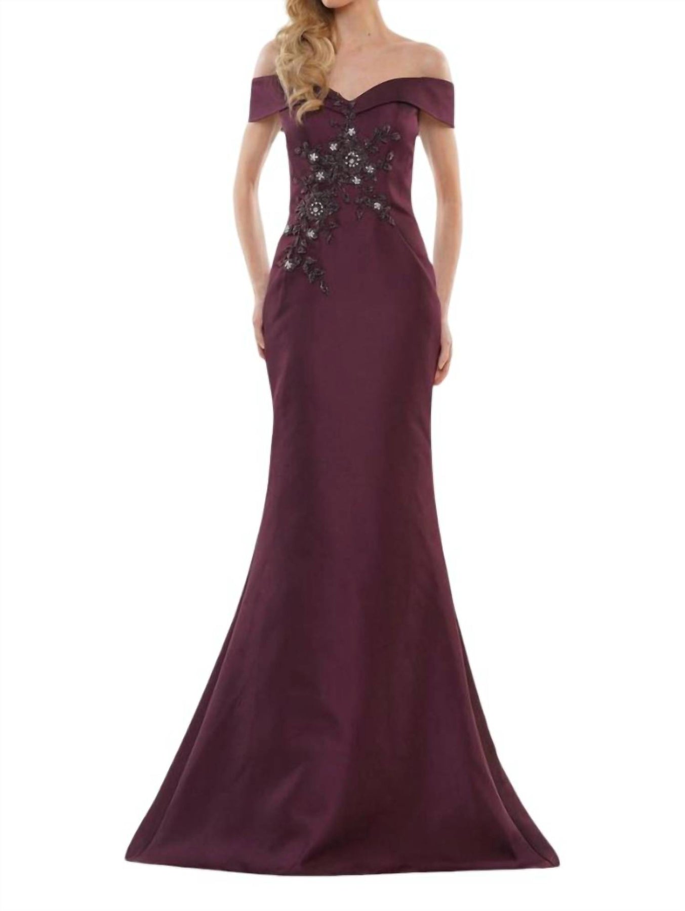 Schulterfreies Kleid im Wein