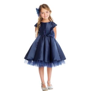 Marineblaues Satin-Weihnachtskleid mit plissiertem Schleifenakzent für kleine Mädchen, Größe 2–6