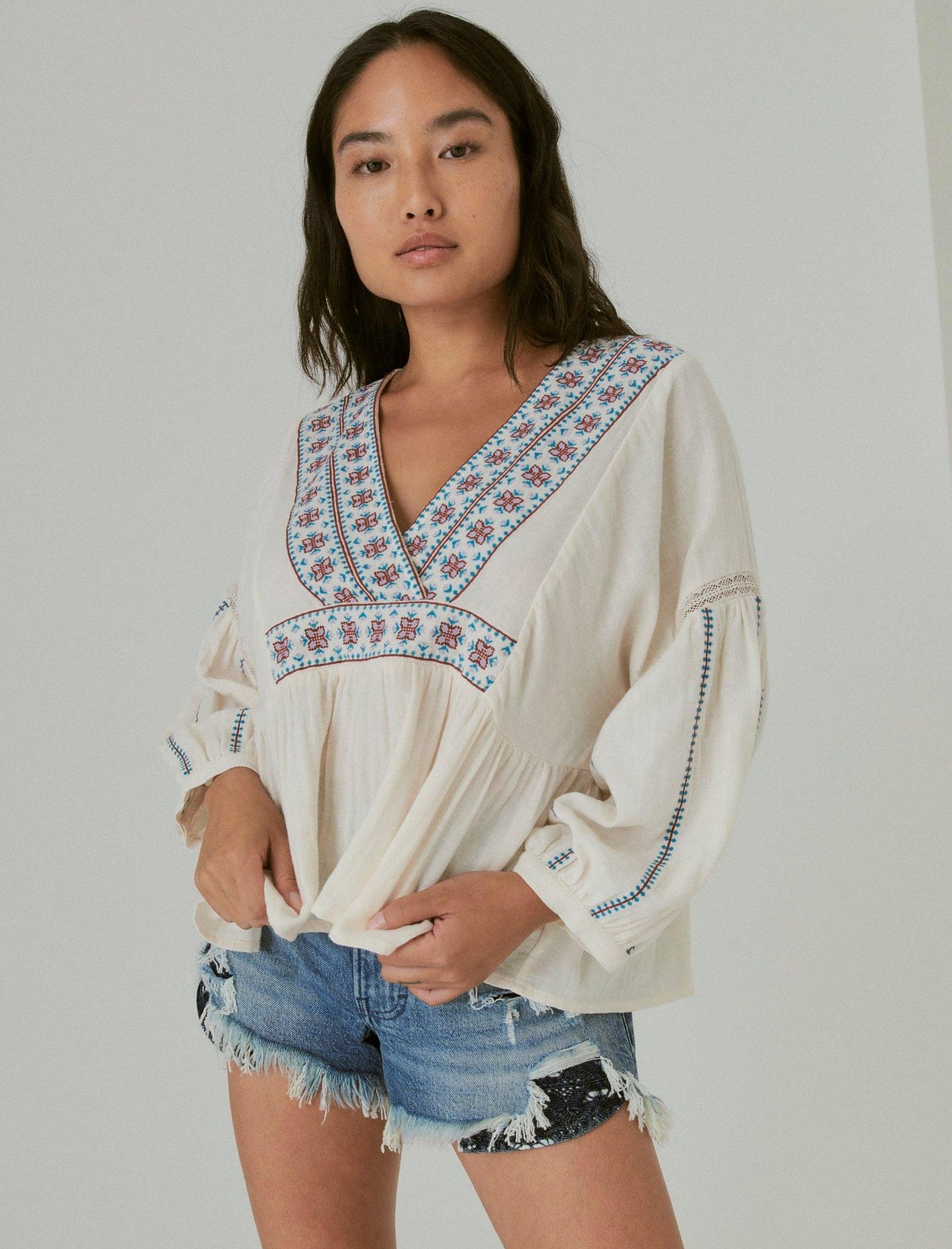 Lucky Brand Damen bestickte V-Ausschnitt Bauern Bluse