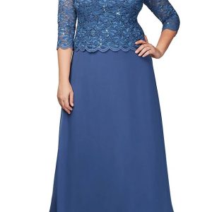 Scalloped Lace And Chiffon Gown in blau