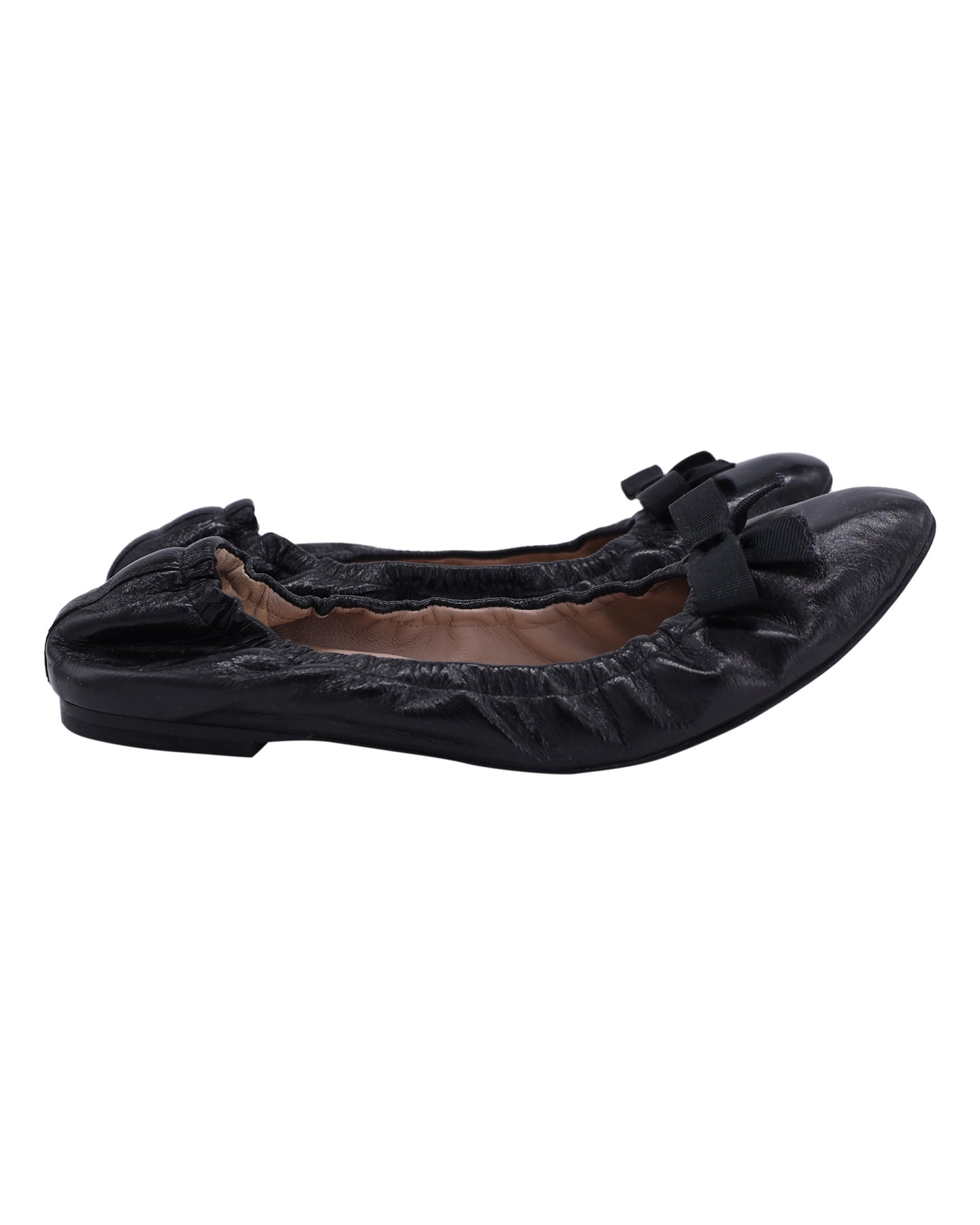 Stuart Weitzman Raven Bow Scrunch Ballerinas aus schwarzem Leder