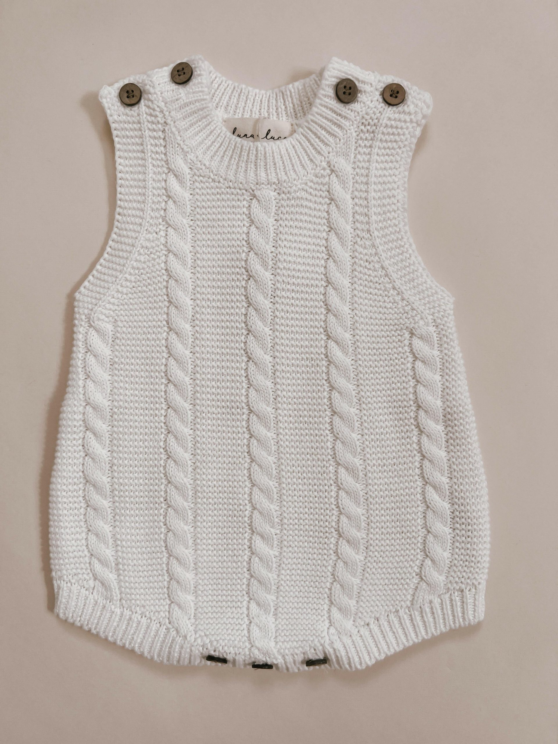 Luna + Luca Kabel stricken Sommer Strampler – Weiß