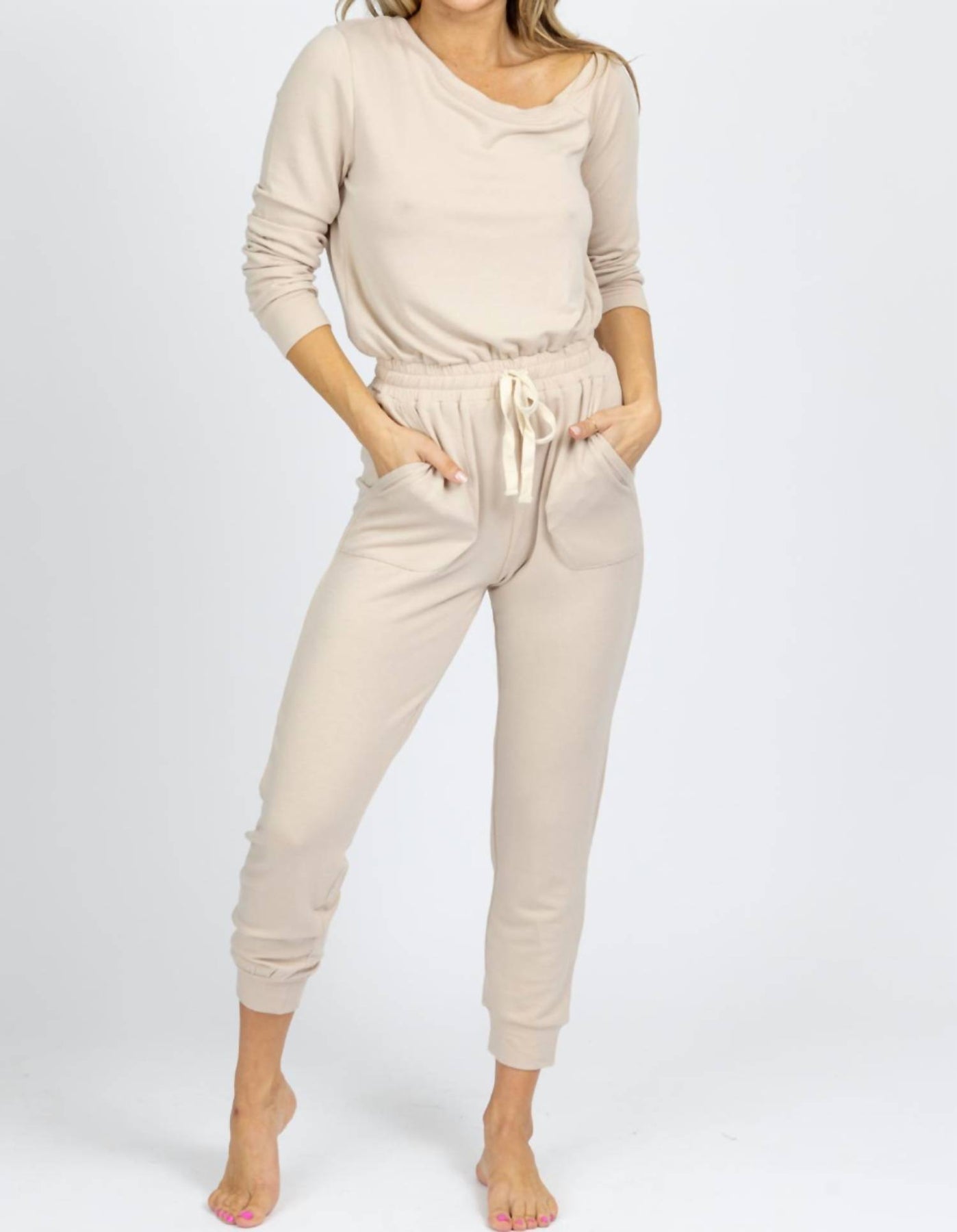 Weicher Jumpsuit mit Tunnelzug in Taupe