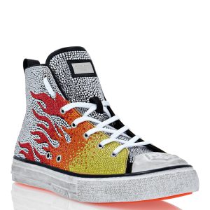 Hi-Top Sneakers flammt Megastar