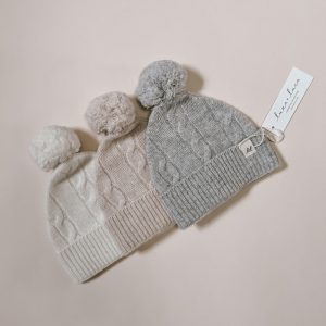 Luna + Luca Cable stricken pom beanie – krautgrau