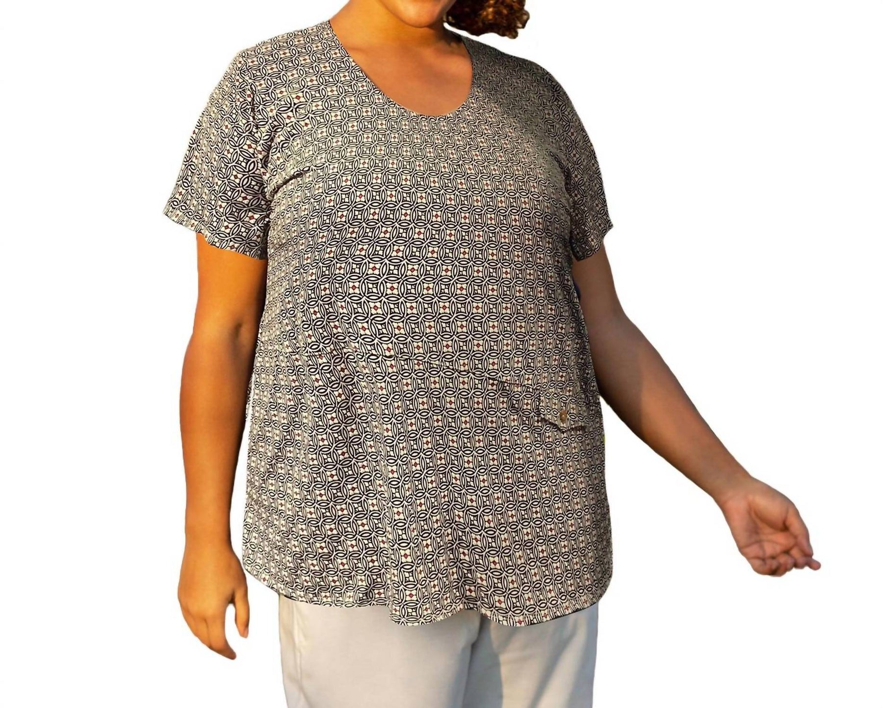 Seite gedruckt Tyler Flair Kurzarm Top – plus Größe in schwarz Geo Knoten