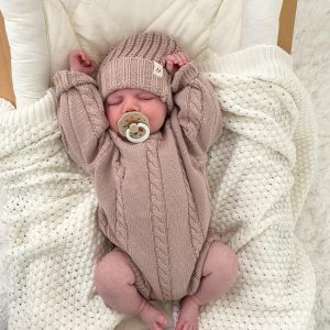 Cable Strickromper – staubiges Blütenblatt