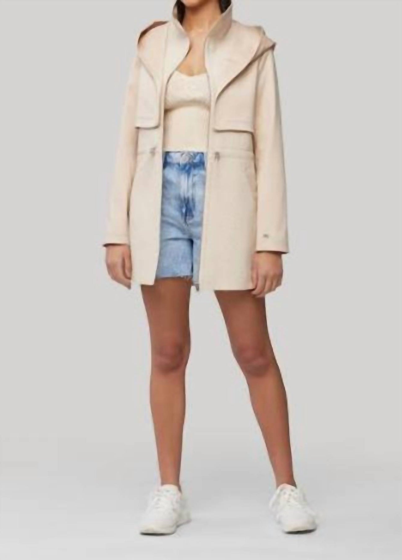 Enora Jacke im Sand