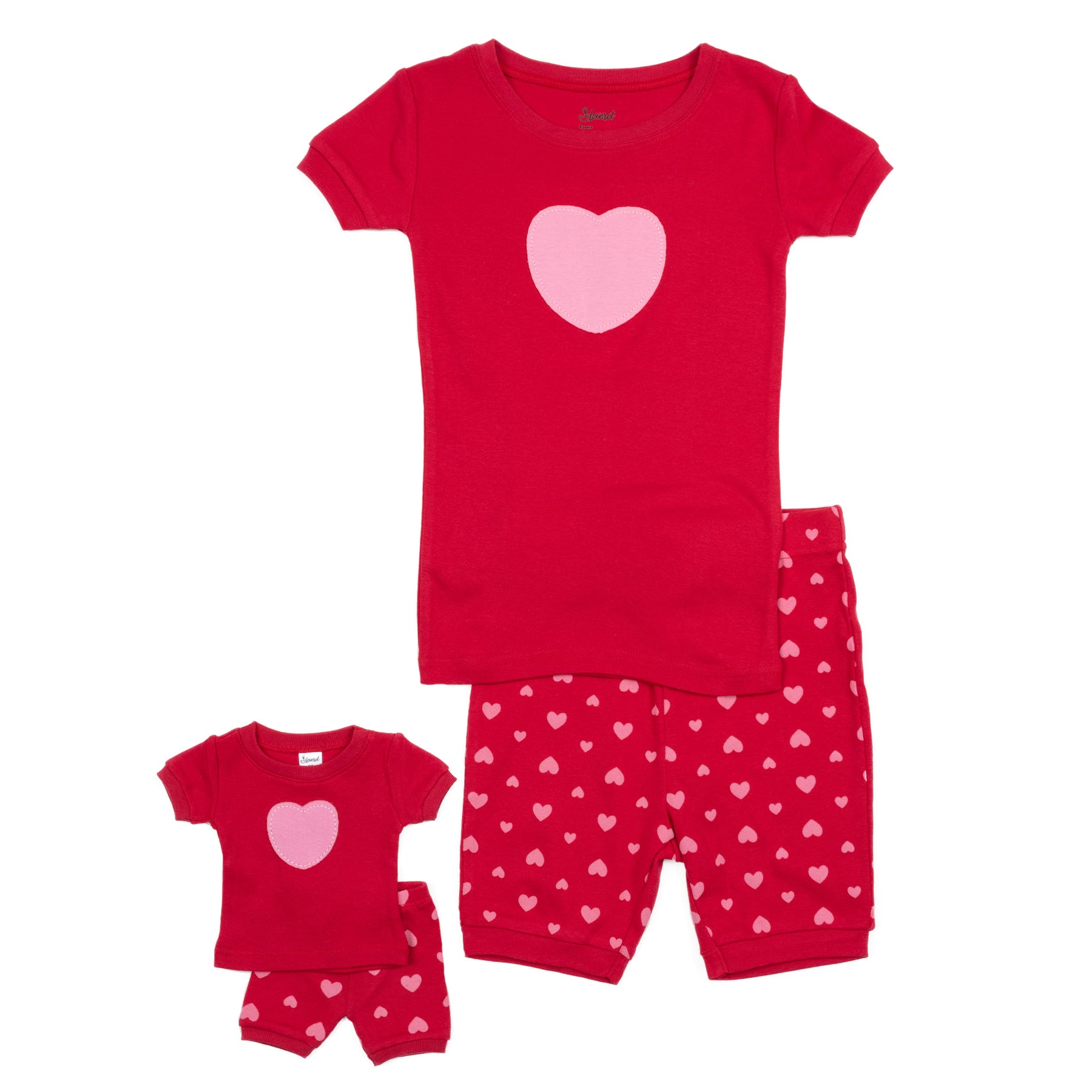 Mädchen und passende Puppe kurze Pyjamas Herzen