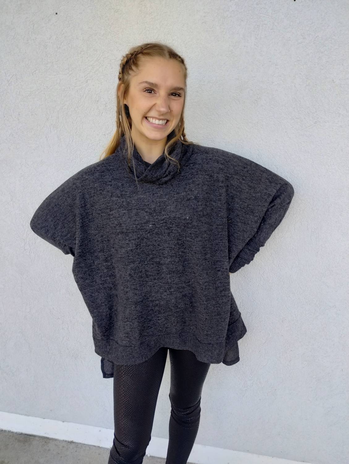 Poncho Pullover in Schwarz